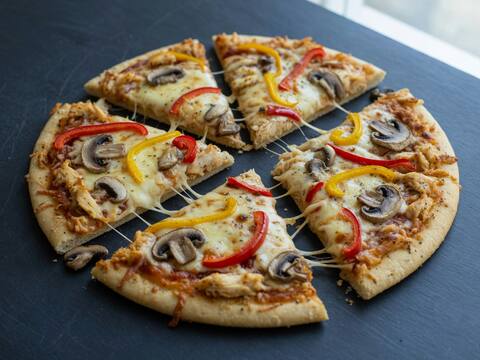 Protein pizza (chicken base)